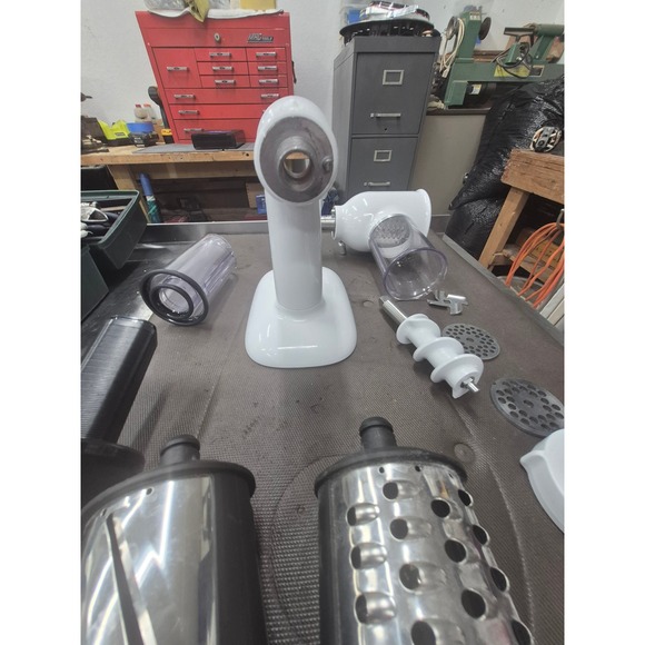 Kitchenaid meat grinder, Slicer and shredder attachments. - Picture 2 of 6